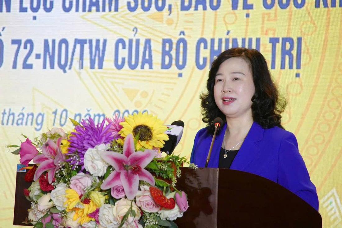 Đồng chí Đào Hồng Lan, Ủy viên Trung ương Đảng, Bộ trưởng Bộ Y tế phát biểu tại hội nghị
