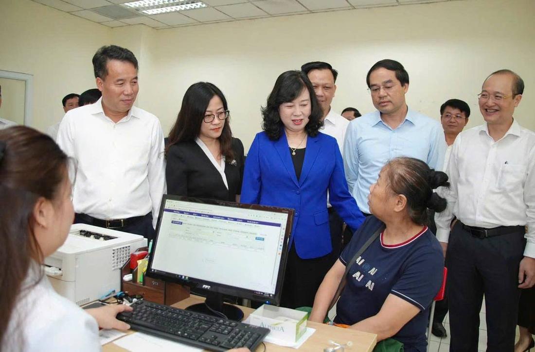 Đoàn công tác kiểm tra quy trình tiếp đón và giải quyết chế độ BHYT cho người dân
