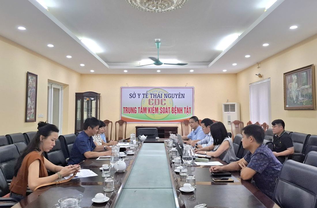 Đoàn công tác của Viện Vệ sinh dịch tễ Trung ương làm việc với Trung tâm Kiểm soát bệnh tật tỉnh Thái Nguyên