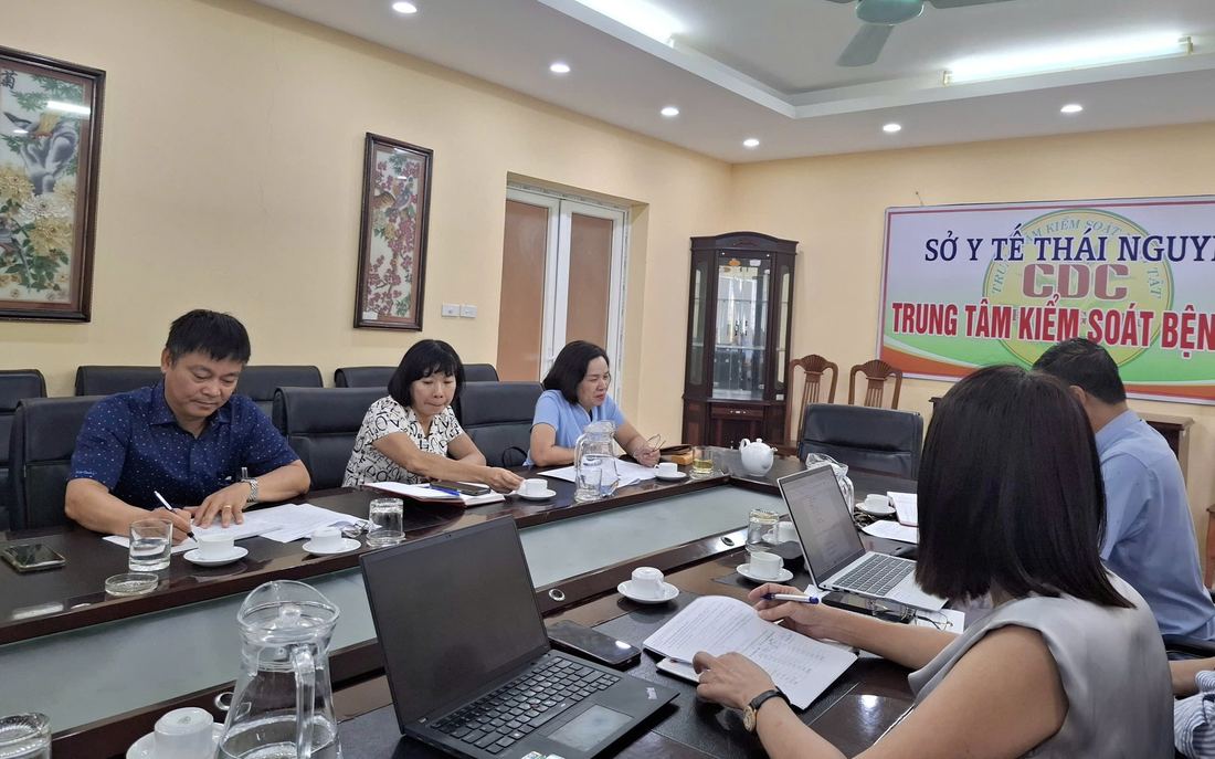 Đoàn công tác của Viện Vệ sinh dịch tễ Trung ương làm việc với Trung tâm Kiểm soát bệnh tật tỉnh Thái Nguyên