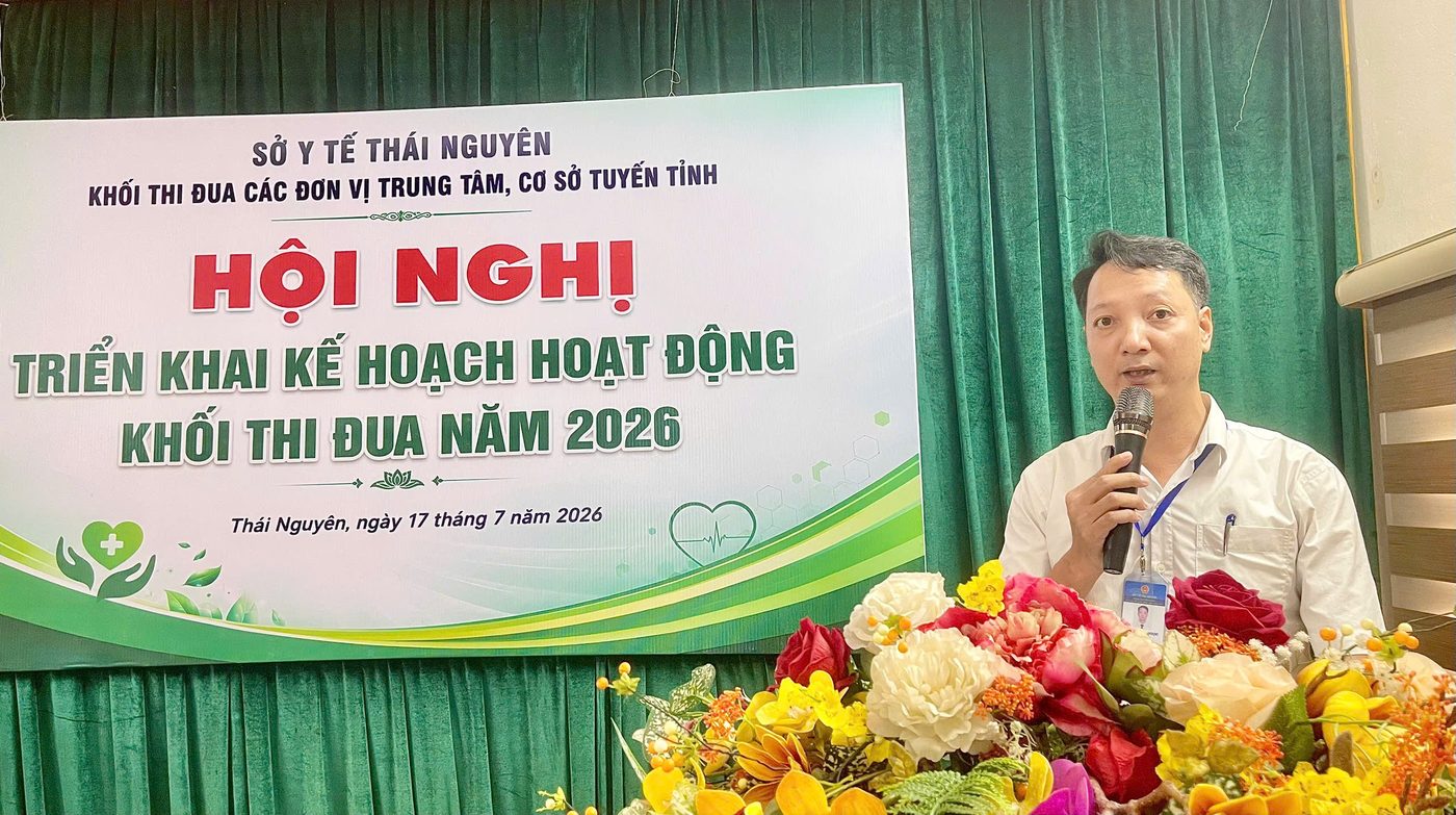 Đồng chí Trần Hoàng Ngọc - Phó Giám đốc Trung tâm Điều dưỡng và Phục hồi chức năng Tâm thần kinh Thái Nguyên phát biểu tại hội nghị.