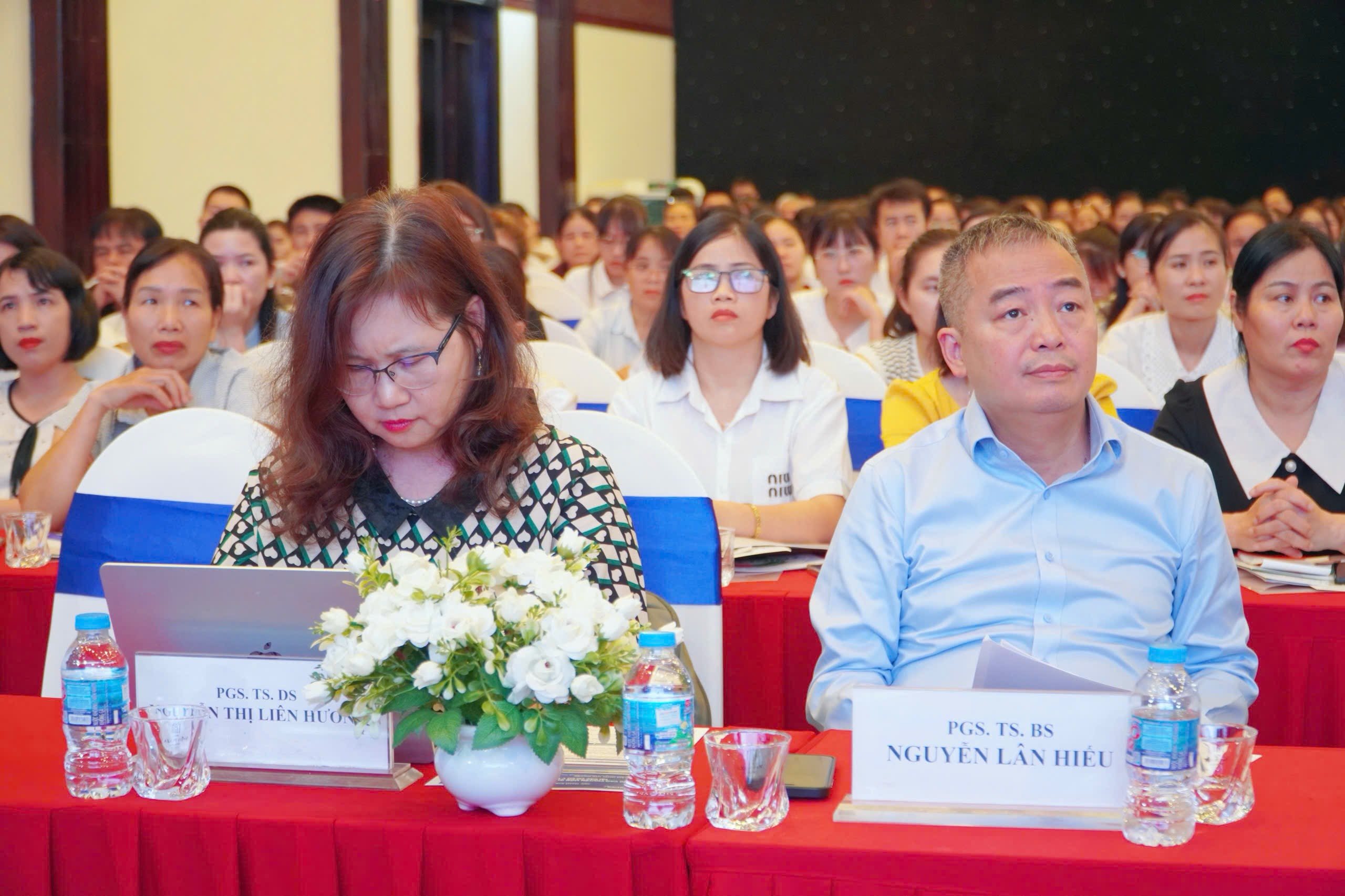 Các chuyên gia tham dự hội thảo khoa học về tăng huyết áp