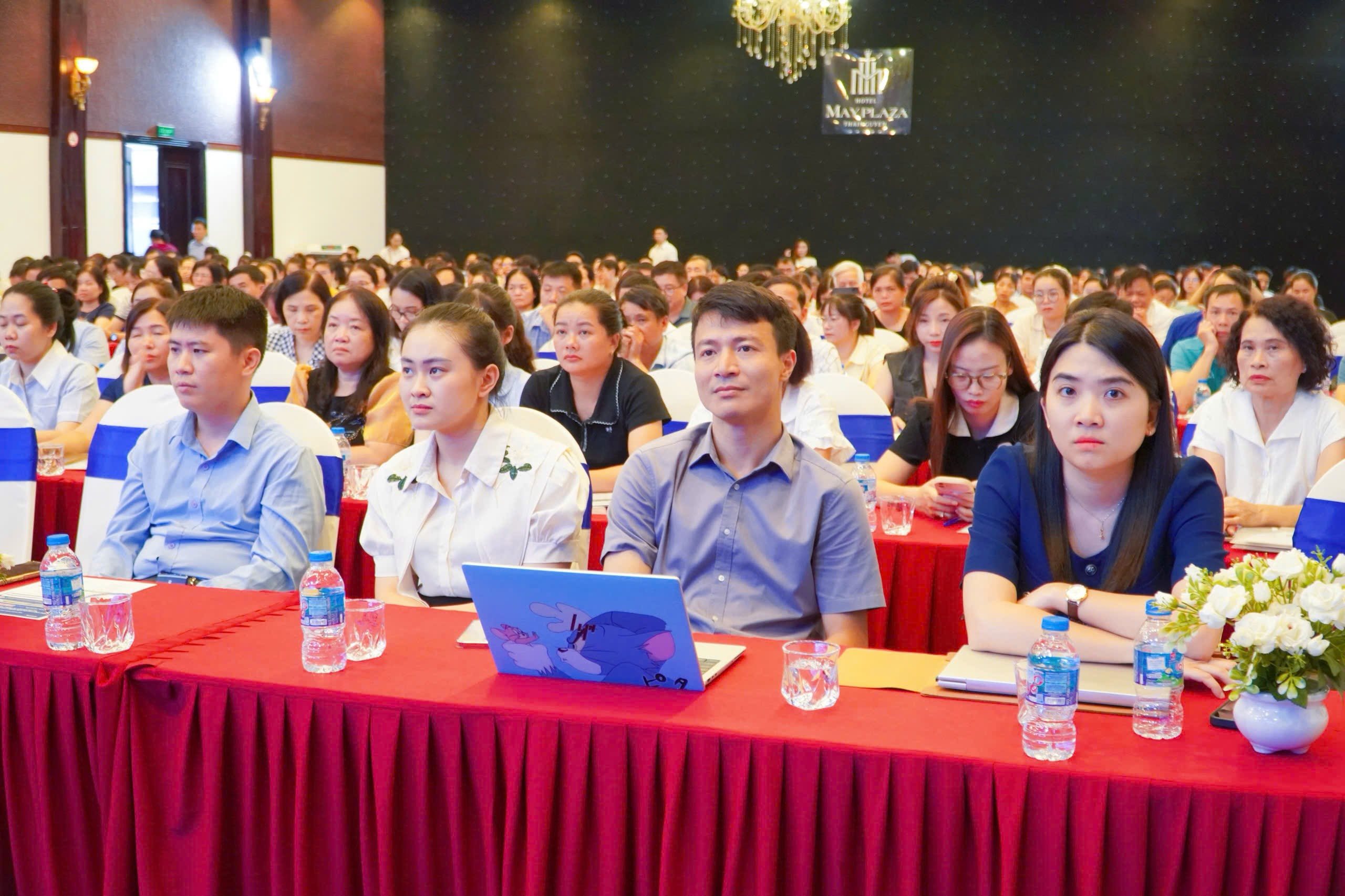 Đại biểu tham dự hội thảo khoa học về quản lý và điều trị tăng huyết áp