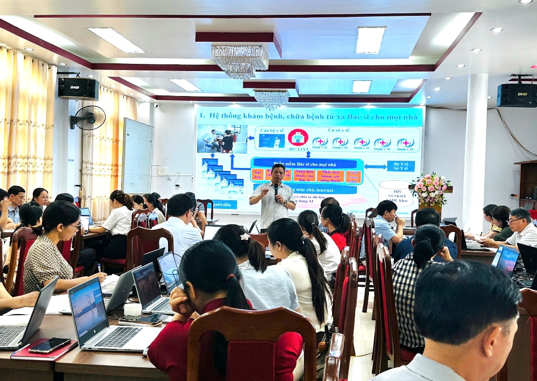 Lớp tập huấn cho các cán bộ y tế tại các trạm y tế khu vực phía Nam