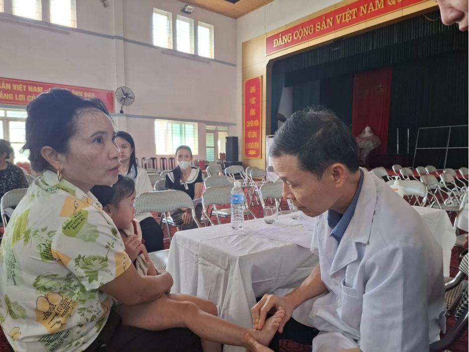 Khám sàng lọc cho bệnh nhân bị khuyết tật ở chân
