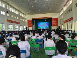 Phòng Dân số - Bảo trợ xã hội và Trẻ em, Sở Y tế tổ chức nói chuyện chuyên đề cho học sinh và cán bộ quản lý, giáo viên, nhân viên y tế trường học tại trường Phổ thông Dân tộc nội trú (PTDTNT) Bắc Kạn