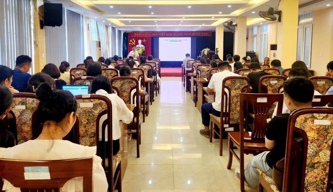 Các học viên được giảng viên đến từ Viện Sốt rét - Ký sinh trùng - Côn trùng Trung ương triển khai các nội dung trong buổi tập huấn.
