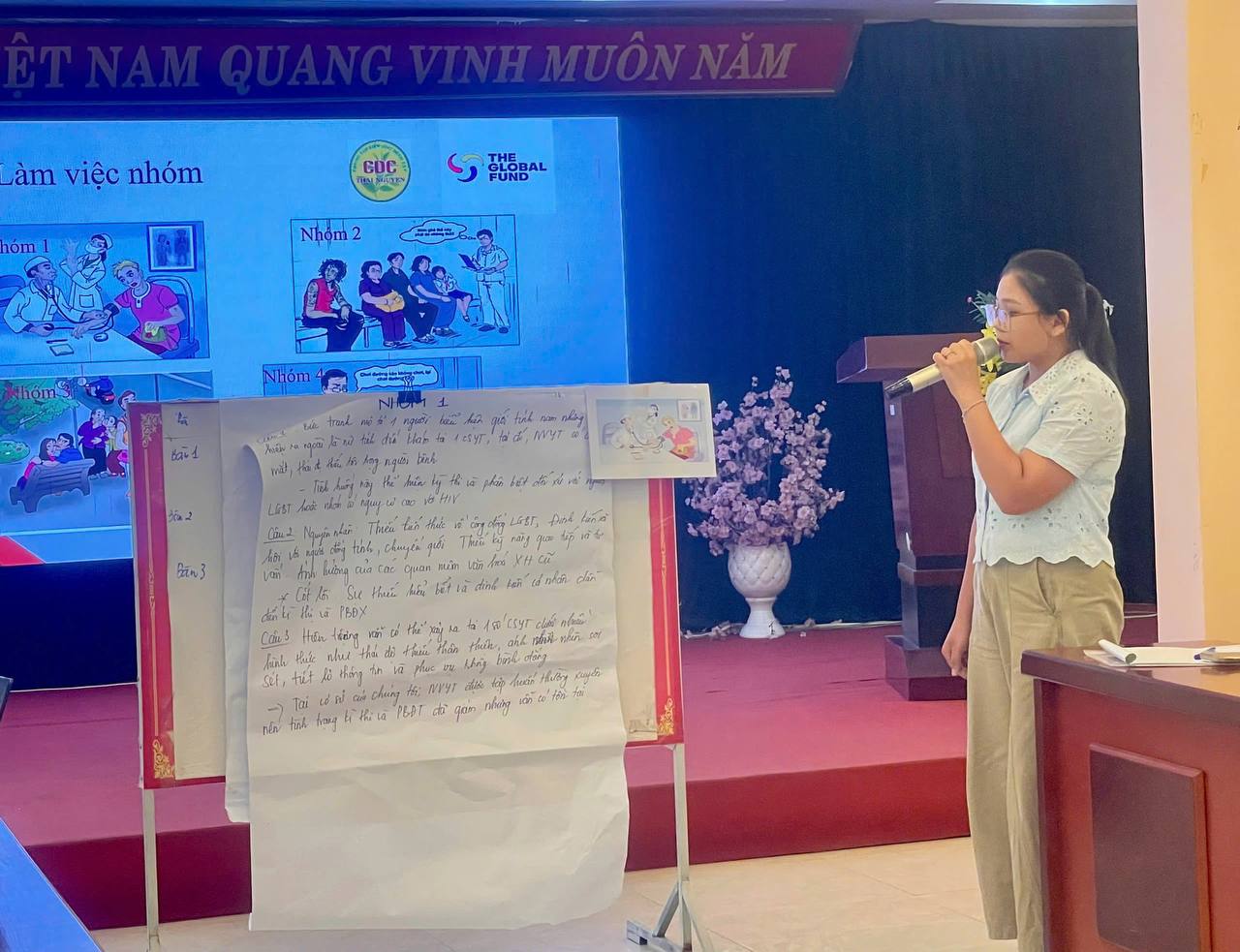 Các học viên thực hành bài tập nhóm lập kế hoạch truyền thông về dịch vụ PrEP.
