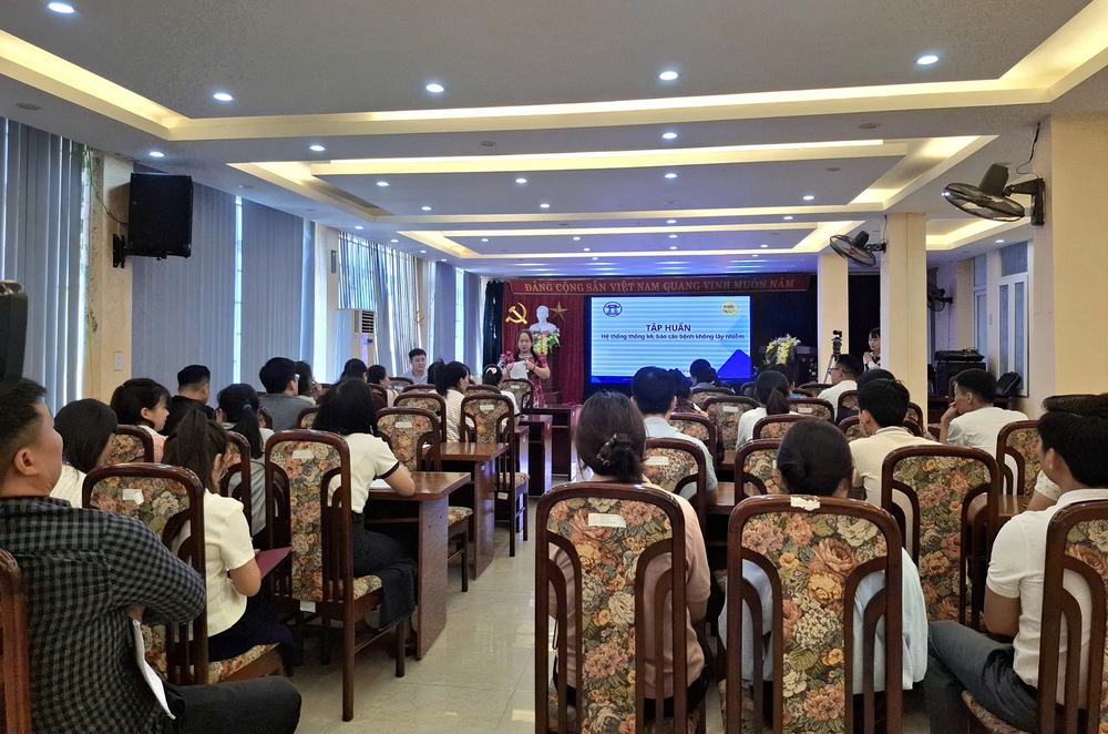 Học viên tham dự lớp tập huấn về hệ thống thống kê, báo cáo bệnh không lây nhiễm tại Trung tâm Kiểm soát bệnh tật tỉnh Thái Nguyên